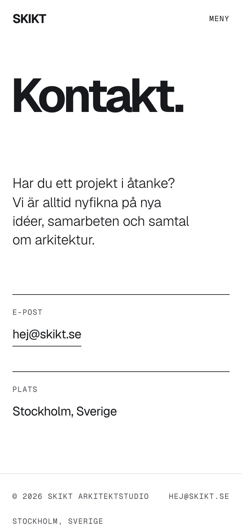 Kontaktsidan på mobil med rubriken Kontakt., e-postadress och plats